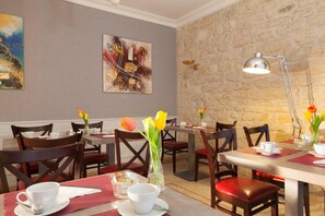 Daily continental breakfast (EUR 10.5 per person) - Hotel Excelsior Republique (Paris)