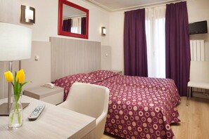 Habitació amb dos llits individuals superior | Habitacions insonoritzades, bressols, wifi gratuïta i roba de llit 