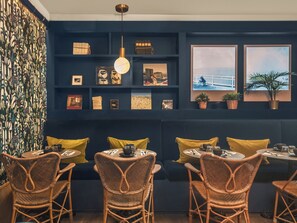 Daily continental breakfast (EUR 16 per person) - Handsome Hotel  (Paris)