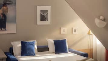 Chambre Familiale (Handsome) | Coin séjour | Télévision à écran plat