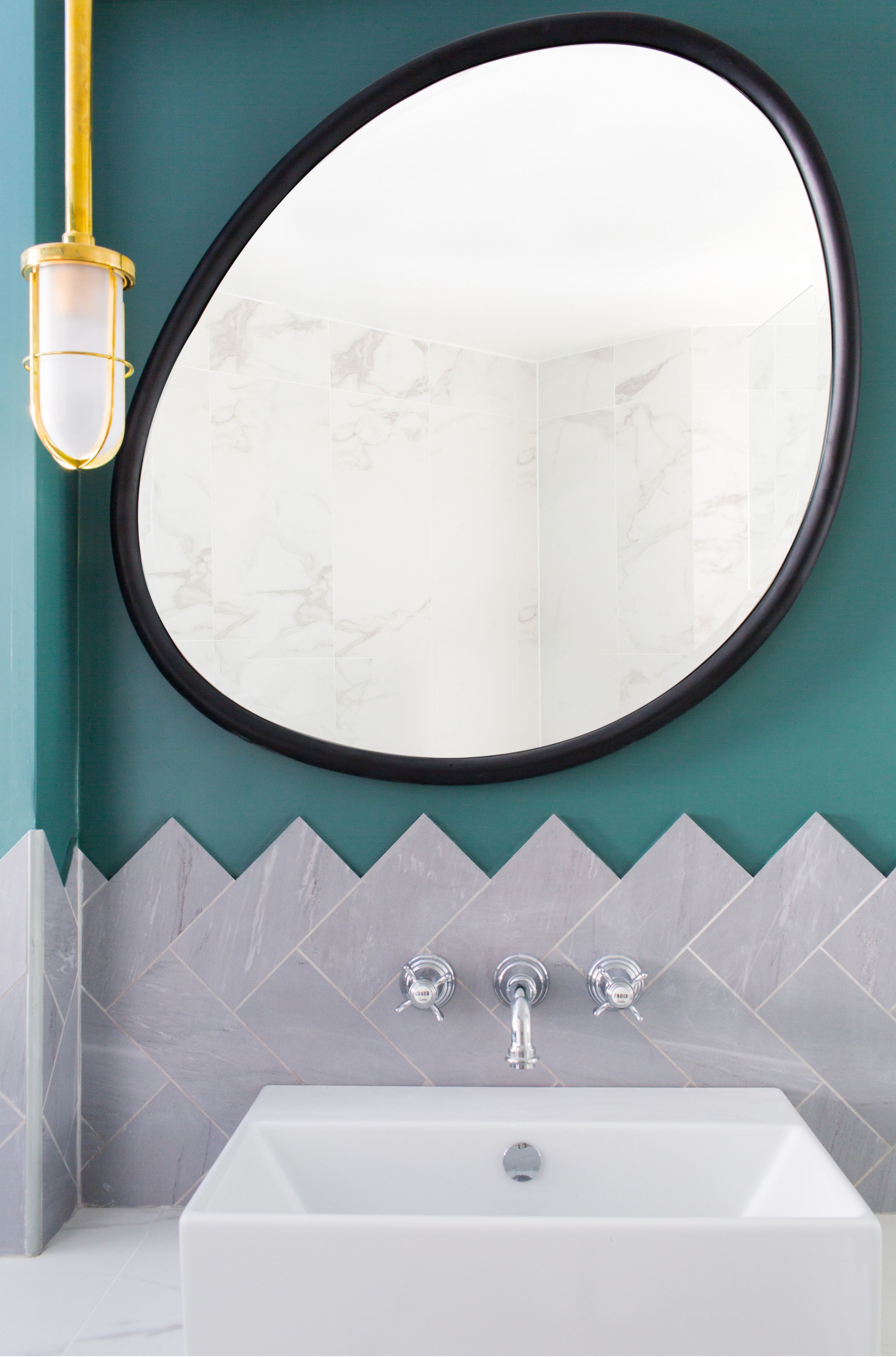 standard double room, 1 queen bed (charming) | bathroom | free toiletries, hair dryer, towels