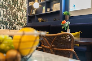 Petit déjeuner continental (15 EUR par personne)