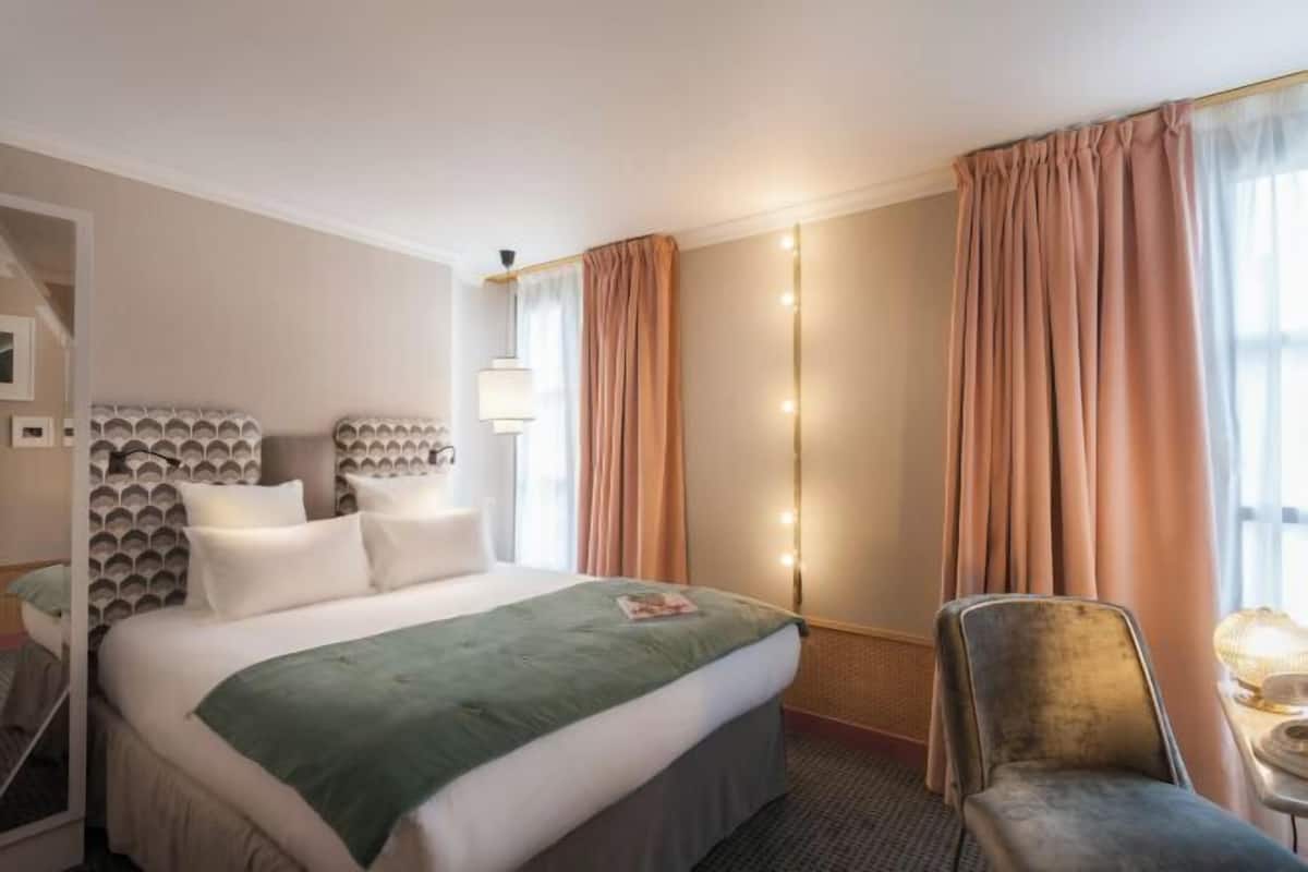 1 bedroom, in-room safe, individually decorated, desk