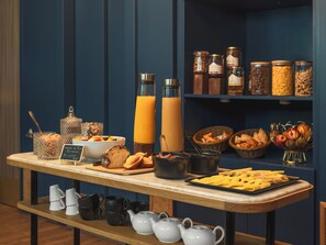 Daily continental breakfast (EUR 15 per person) - Handsome Hotel  (Paris)