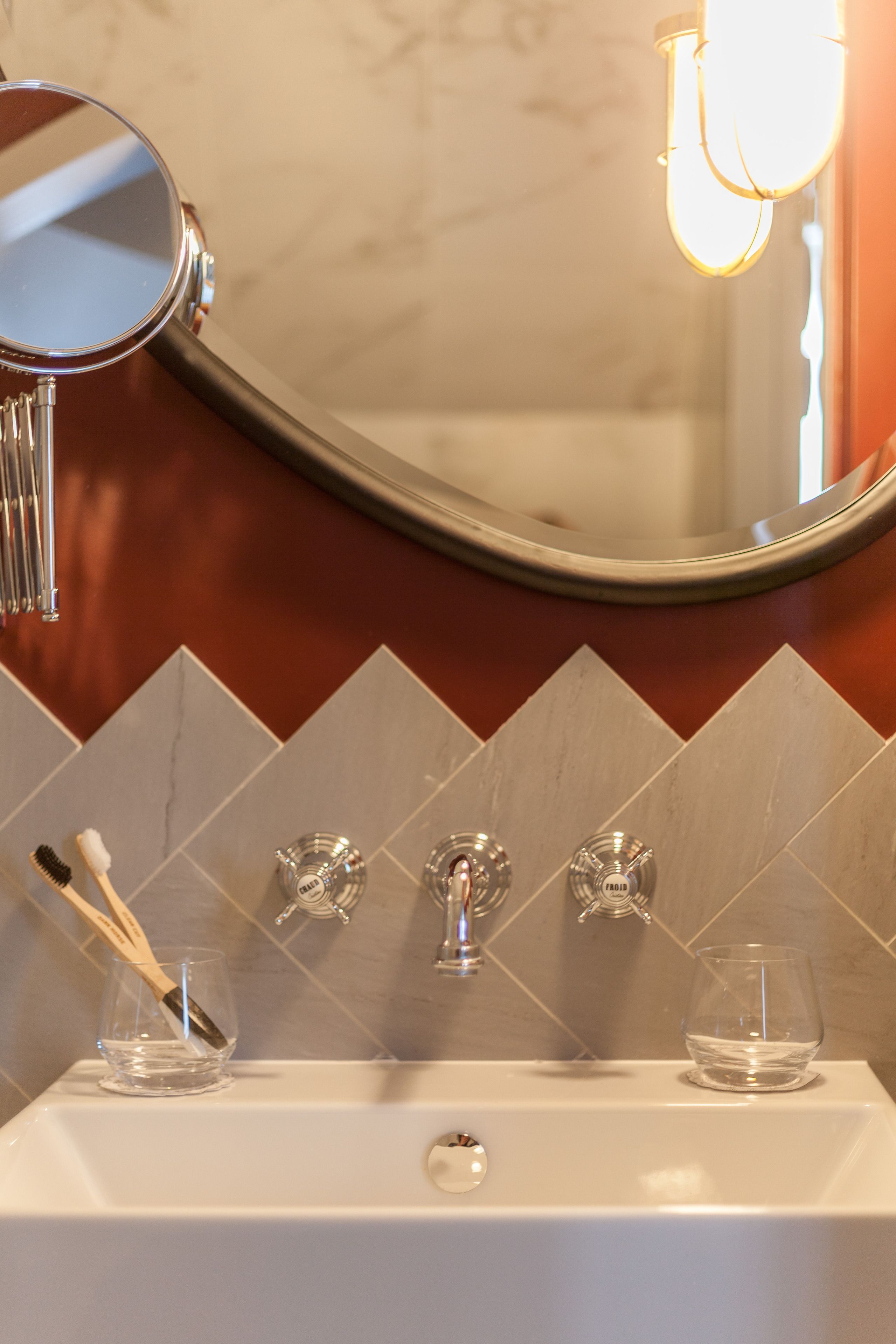 deluxe double room (handsome) | bathroom sink