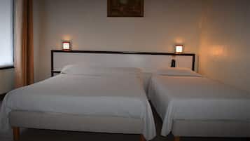 Twin Room | Desk, soundproofing, cribs/infant beds, free WiFi