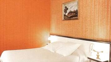 Bàn, phòng cách âm, nôi/giường cho trẻ sơ sinh (phụ phí)