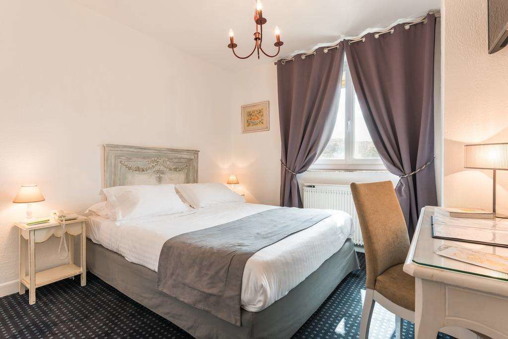 in-room safe, desk, free wifi