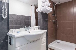 Caja de seguridad en la habitación, escritorio y wifi gratis 