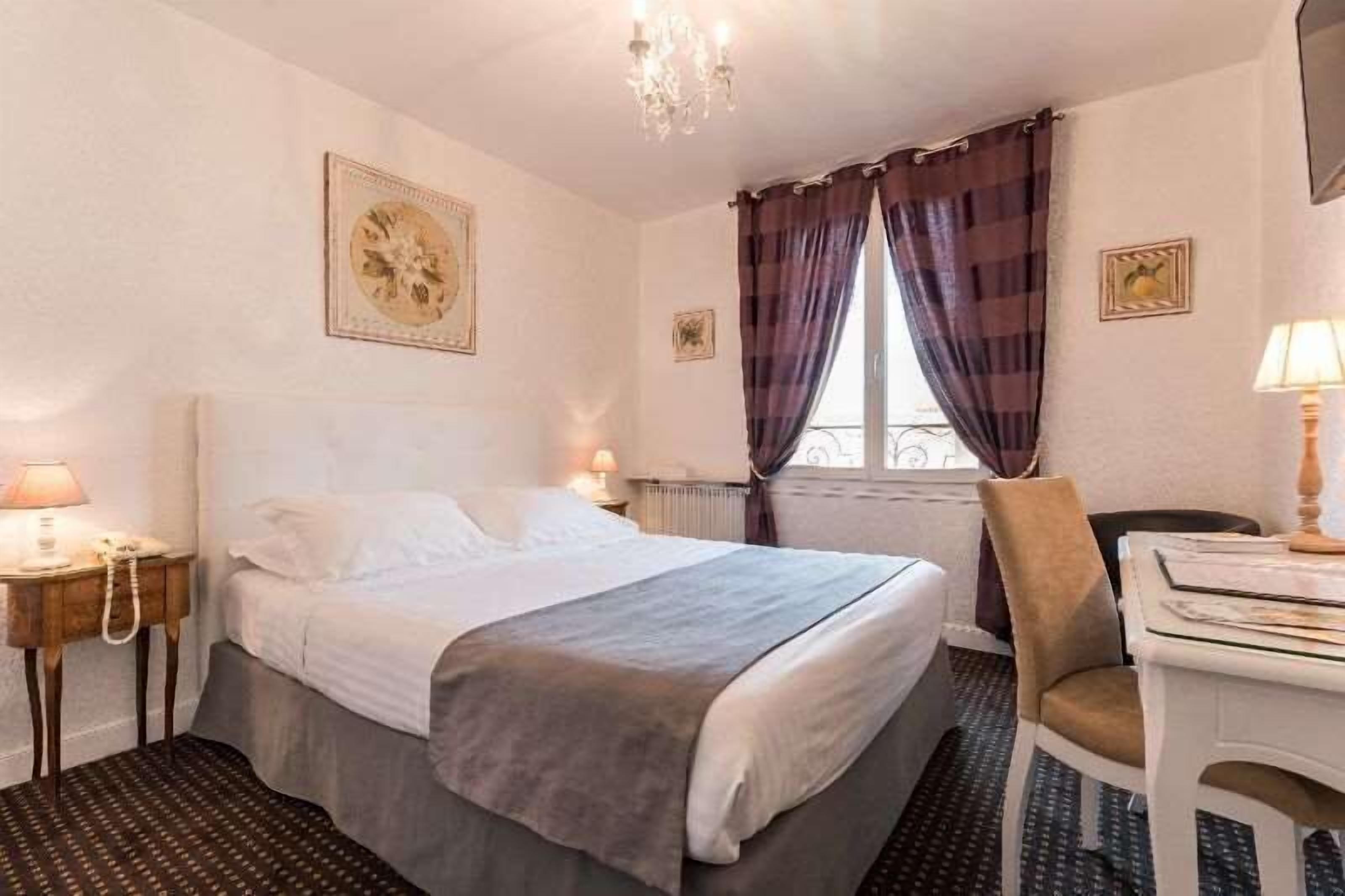 in-room safe, desk, free wifi