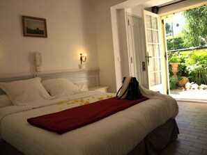 Superior Triple Room | In-room safe, desk, free WiFi - Ruc Hôtel Cannes (Cannes)
