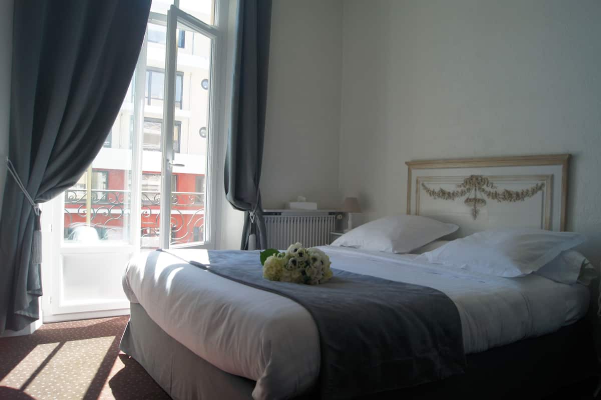 Comfort Double or Twin Room | In-room safe, desk, free WiFi