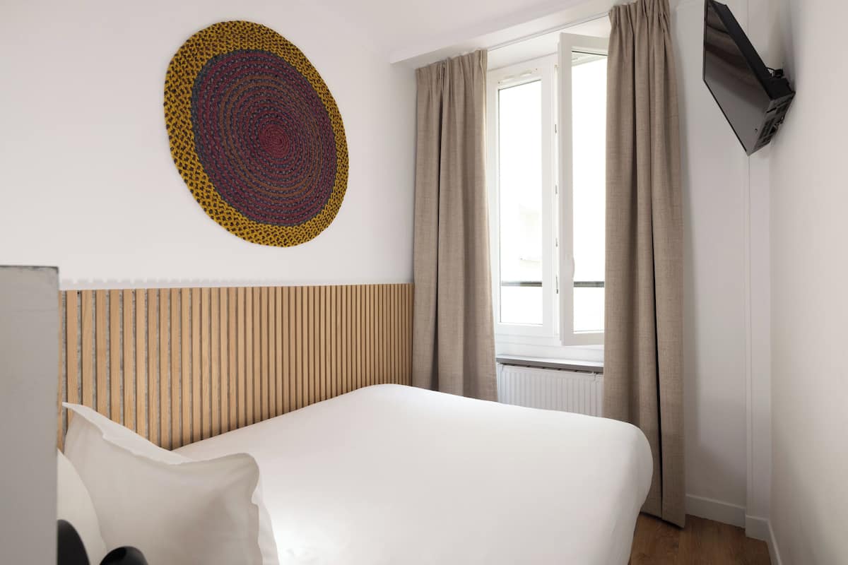 Chambre Simple | Coffres-forts dans les chambres, bureau, chambres insonorisées