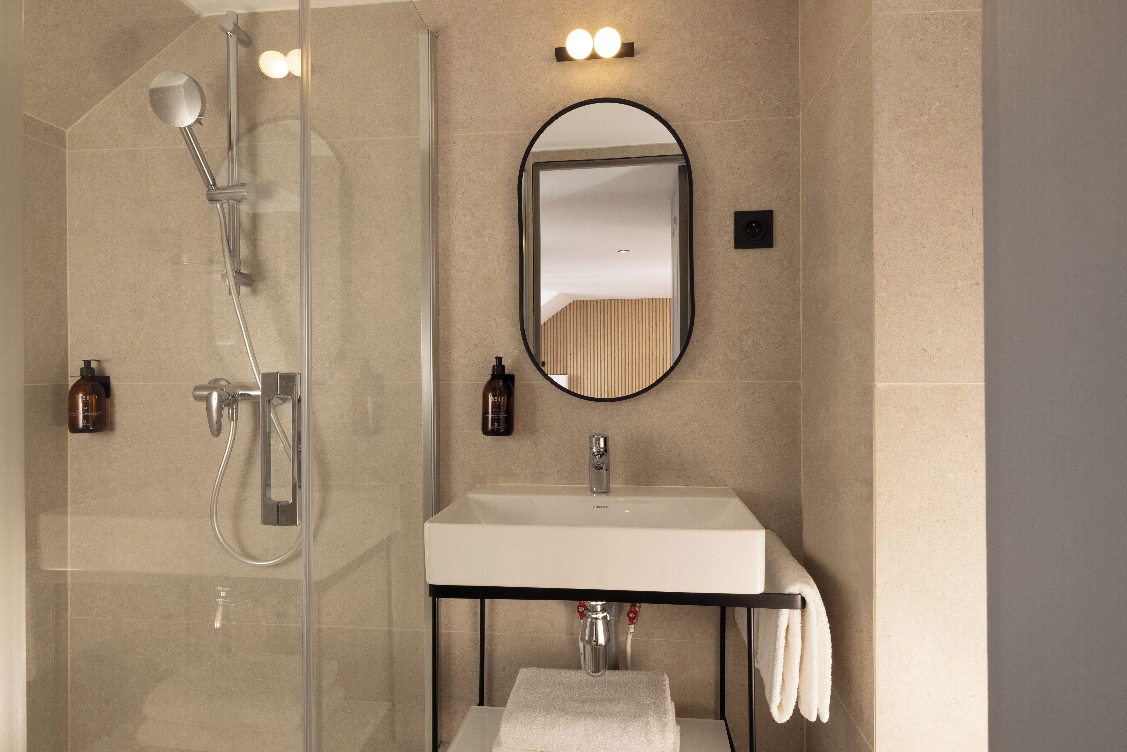 triple room | bathroom | shower, free toiletries, hair dryer, towels