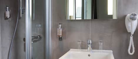 Shower, hair dryer, towels