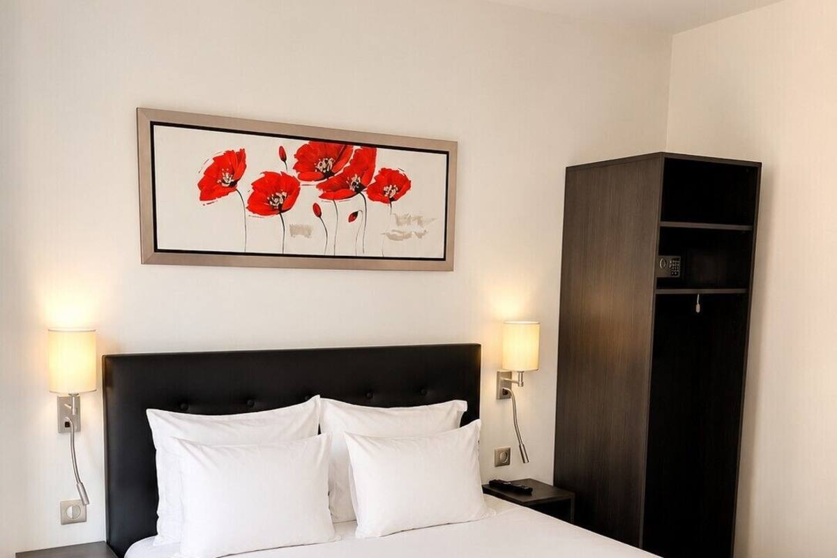 Design Double Room | In-room safe, desk, blackout drapes, WiFi (free)