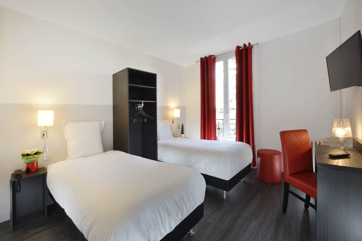 Standard Twin Room | In-room safe, desk, blackout drapes, WiFi (free)