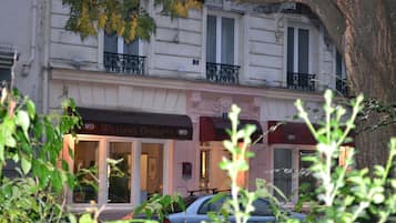 Fachada de la propiedad