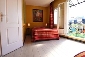 Minibar, in-room safe, blackout drapes, iron/ironing board - Adonis Sacre Coeur (Paris)