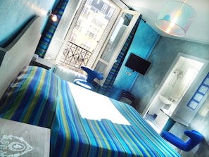 Minibar, in-room safe, blackout drapes, iron/ironing board - Adonis Sacre Coeur (Paris)