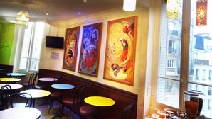 Breakfast area - Adonis Sacre Coeur (Paris)