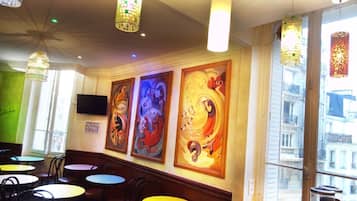 Petit déjeuner continental servi tous les jours en supplément