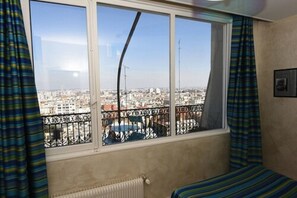 Superior-Doppelzimmer, Terrasse, Stadtblick | Minibar, Zimmersafe, Verdunkelungsvorhänge, Bügeleisen/Bügelbrett