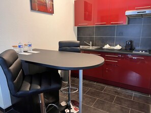 Superior Studio Suite | Private kitchen