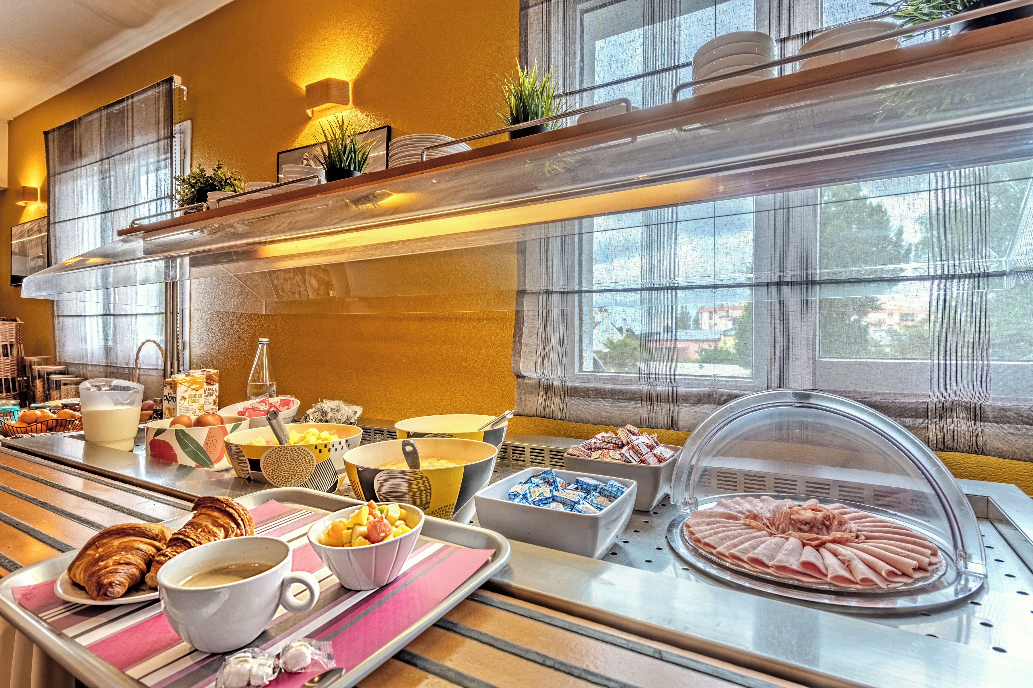 daily buffet breakfast (eur 14 per person)
