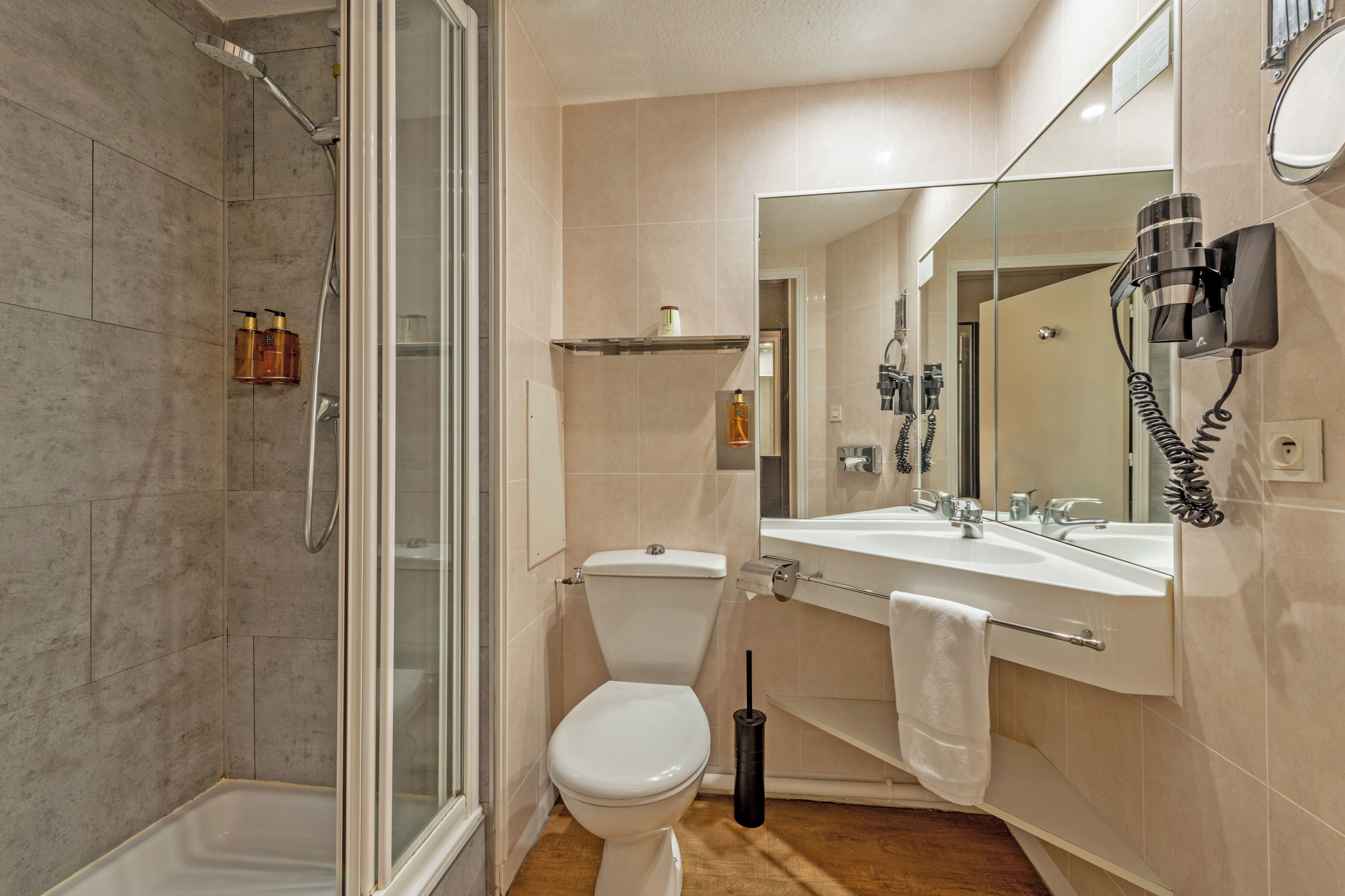 privilege double room | bathroom | free toiletries, hair dryer, towels, soap