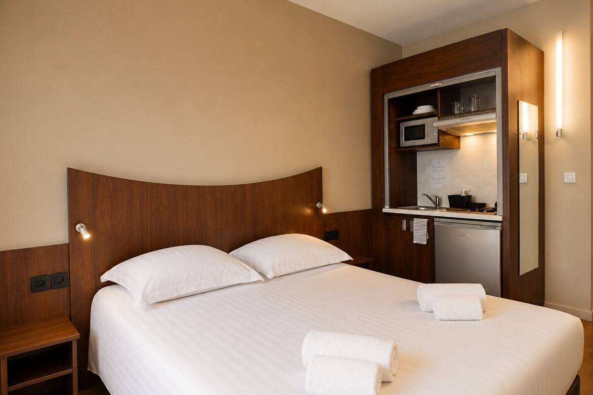 Studio, 1 Double Bed, Kitchenette (Access to sauna and steam bath) | Desk, laptop workspace, iron/ironing board (on request), cribs (free)