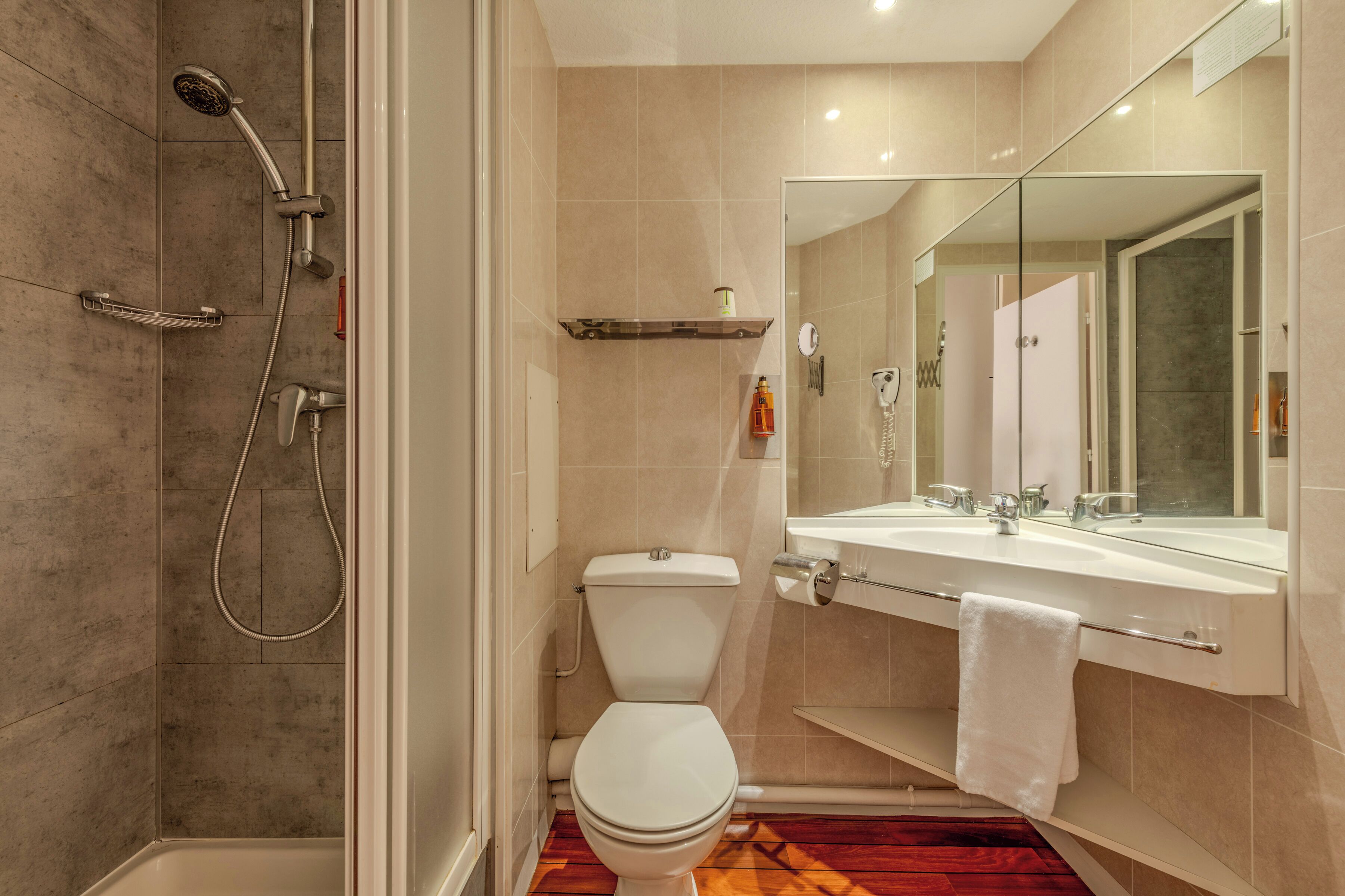 comfort double room (free access to sauna& steam bath) | bathroom | free toiletries, hair dryer, towels, soap