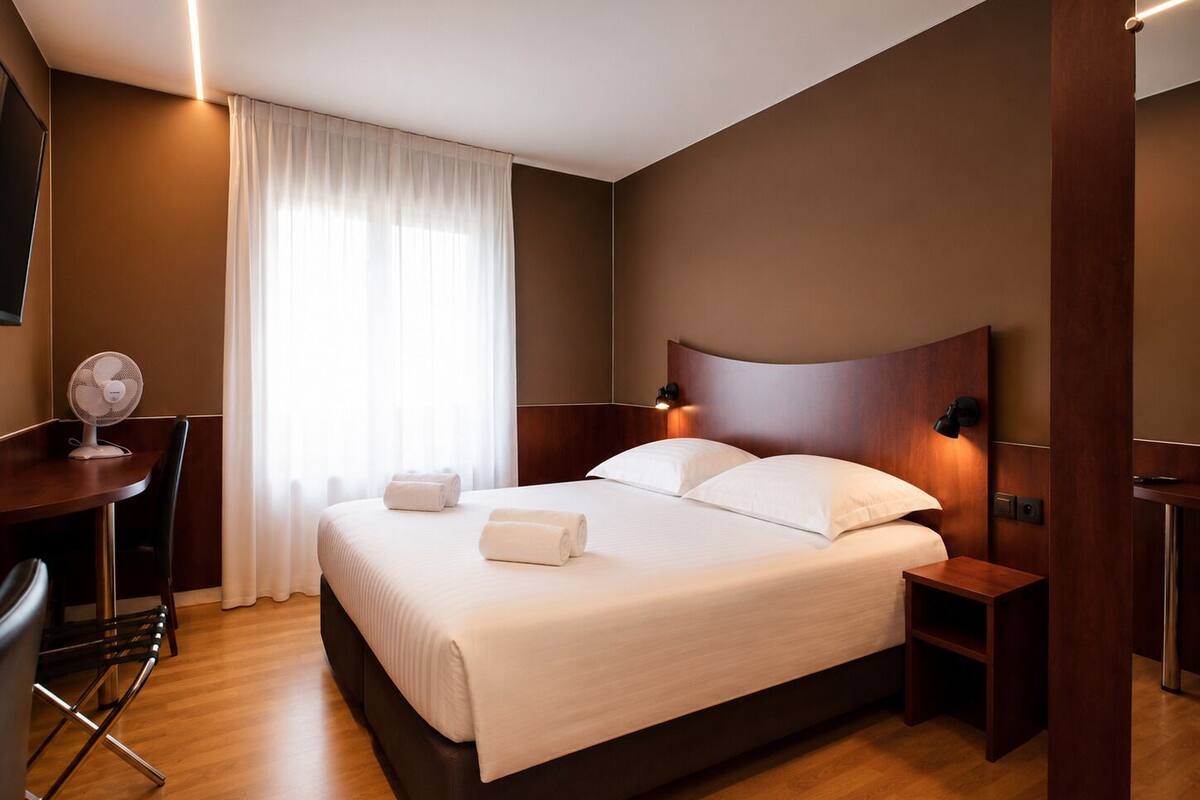 Comfort Double Room (Access to sauna and steam bath) | Desk, laptop workspace, iron/ironing board (on request), cribs (free)