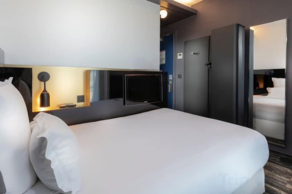 In-room safe, desk, soundproofing, WiFi (free)