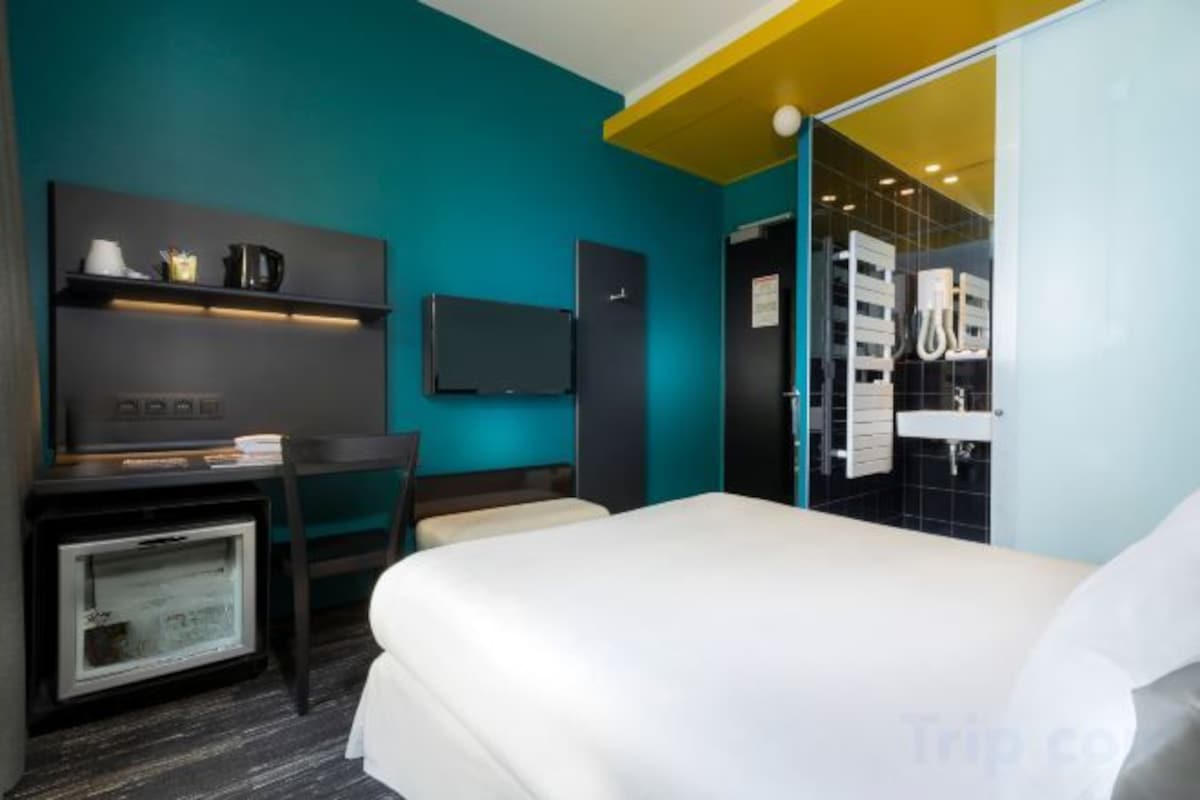 In-room safe, desk, soundproofing, WiFi (free)