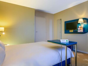 Habitació estàndard, 1 llit doble | Roba de llit d'alta qualitat, escriptori i cortines opaques 