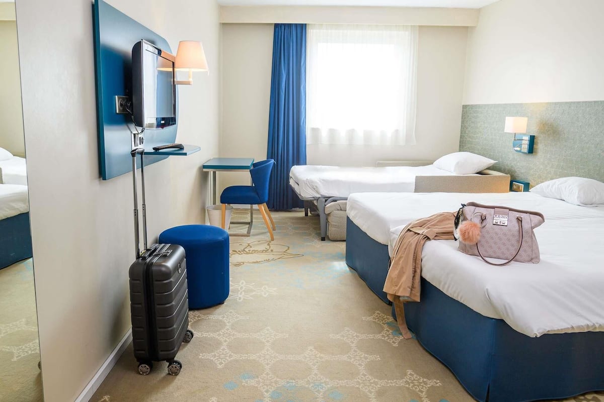 标准房, 多张床 | 高档床上用品、办公桌、遮光窗帘、隔音