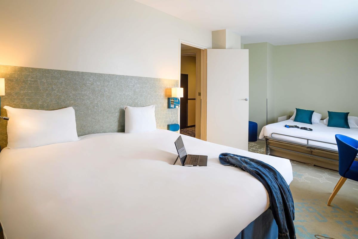 패밀리룸, 더블침대 1개 및 소파베드 (Superior) | 고급 침구, 책상, 암막 커튼, 방음 설비