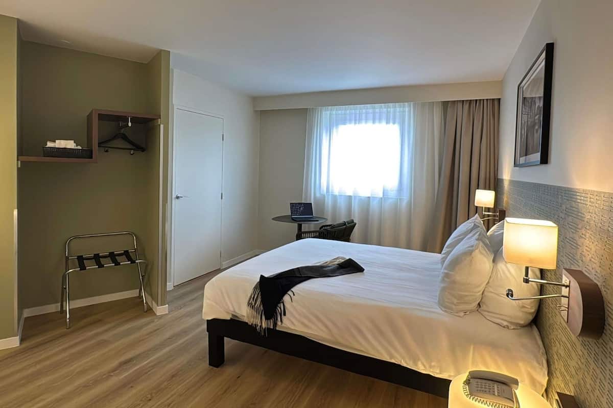 Superior Room, 1 Double Bed | Premium bedding, desk, blackout curtains, soundproofing