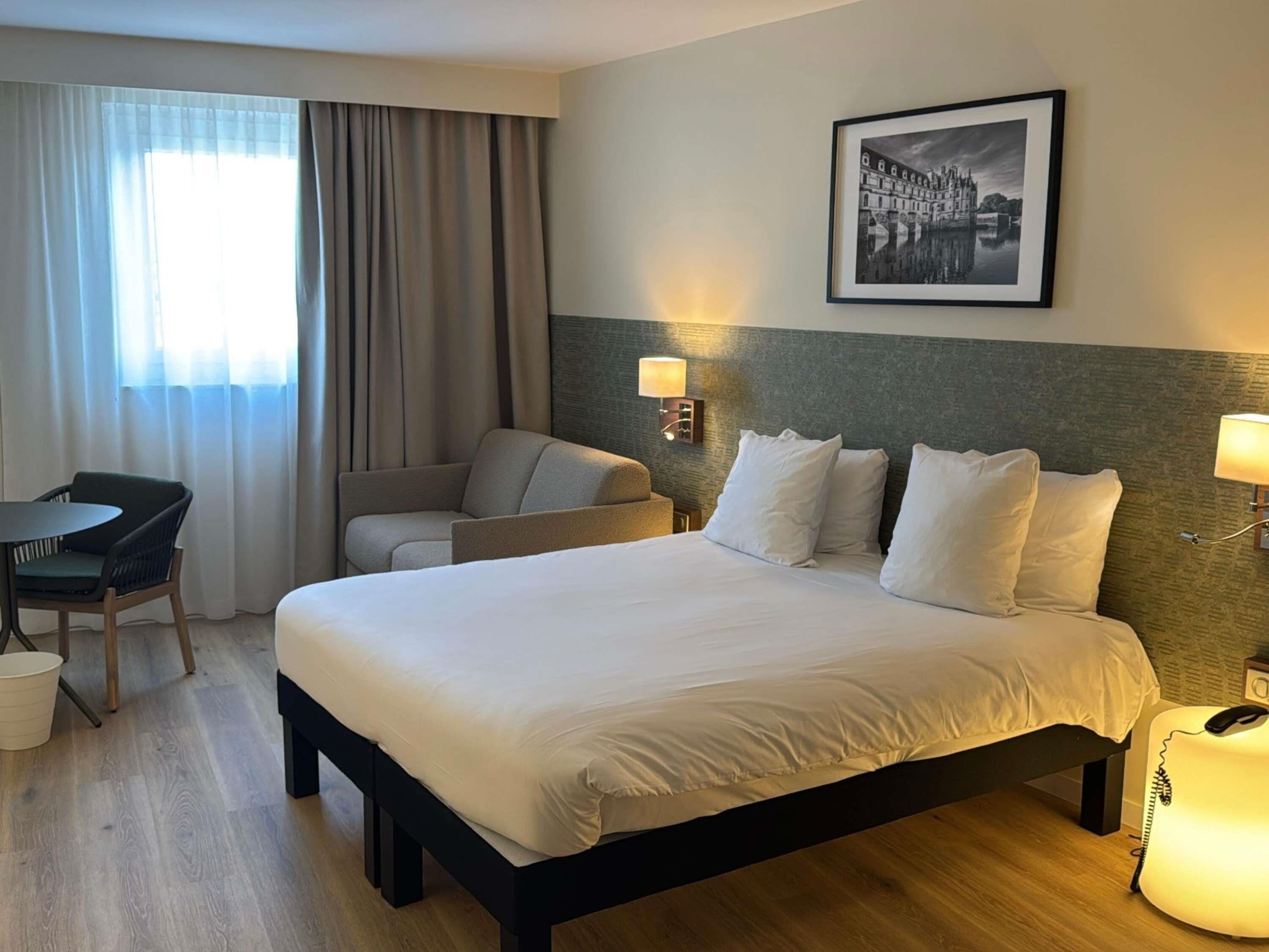 Ropa de cama de alta calidad, escritorio y cortinas blackout 
