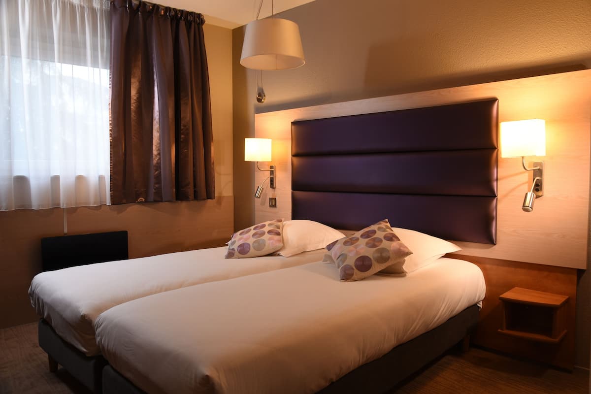 standard double or twin room | premium bedding, desk, soundproofing, iron/ironing board