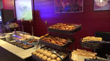 Daily buffet breakfast (EUR 11 per person)