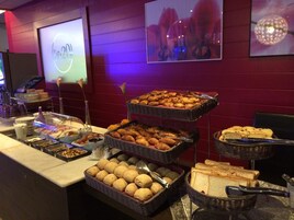 Daily buffet breakfast for a fee