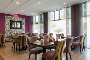 每日供應吃到飽早餐 (每人 EUR11)