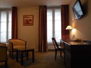 스탠다드 더블룸 | 객실 내 금고, 다리미/다리미판, 간이 침대, 무료 WiFi