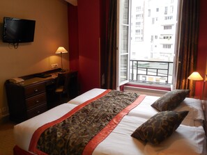 Standard Twin Room | In-room safe, iron/ironing board, rollaway beds, free WiFi