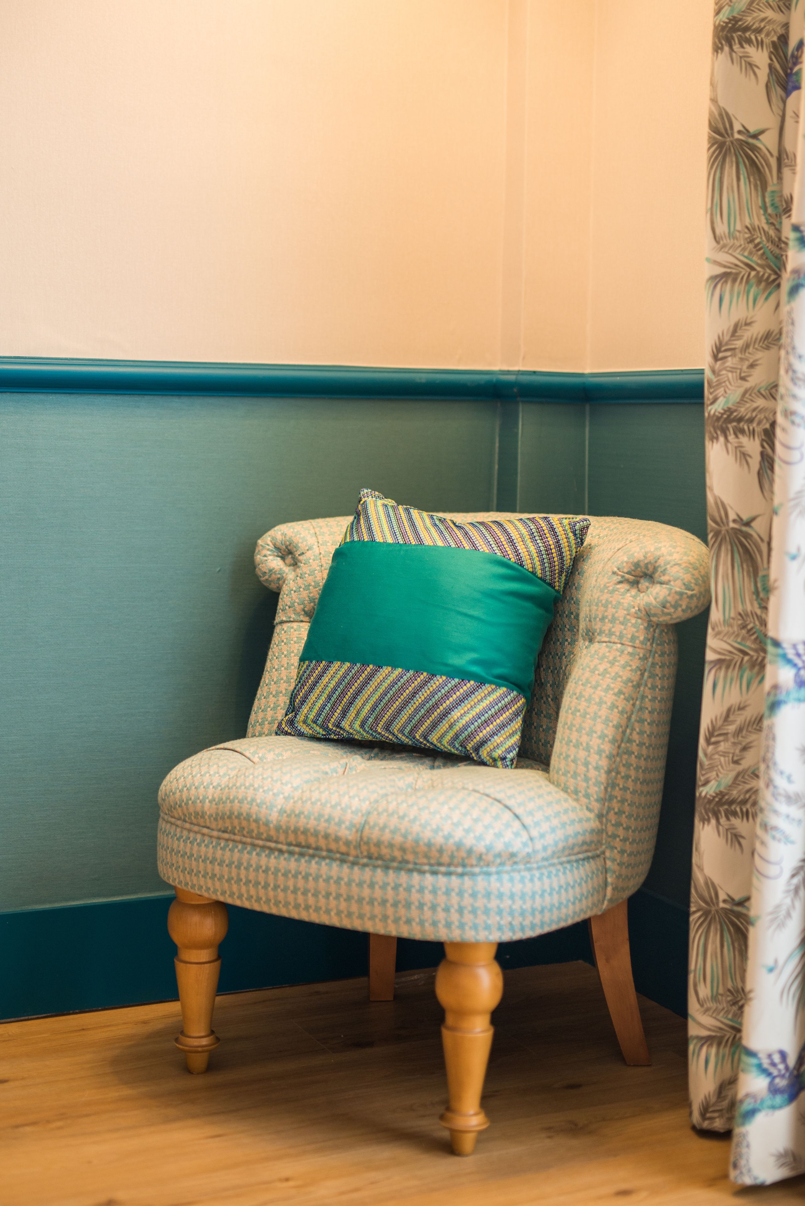 superior double or twin room | living area | 18-inch tv with cable channels