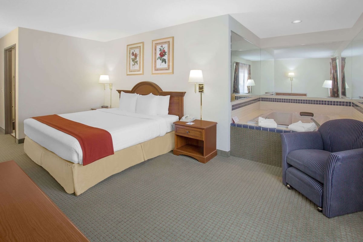 Premium bedding, desk, iron/ironing board, rollaway beds