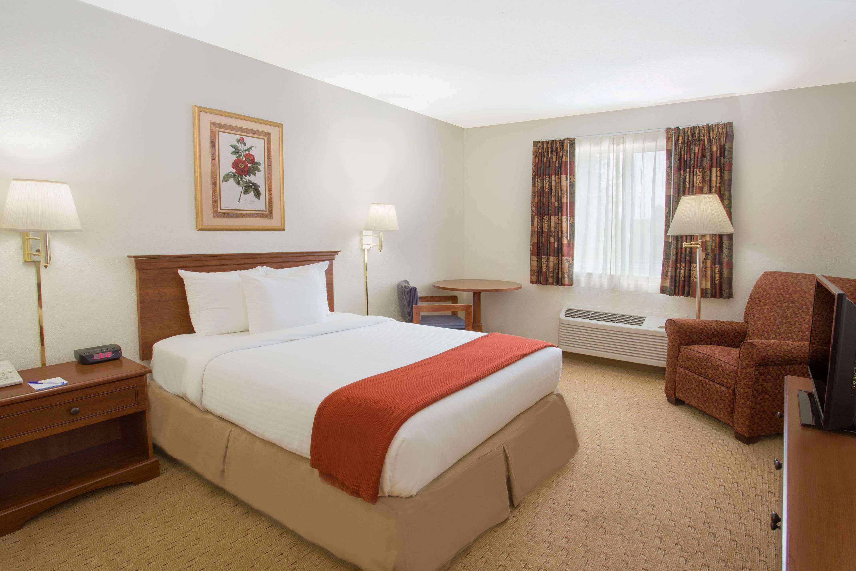 Premium bedding, desk, iron/ironing board, rollaway beds
