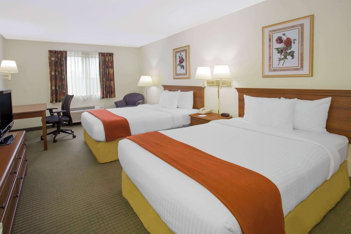 Room, 2 Double Beds, Non Smoking | Room amenity
